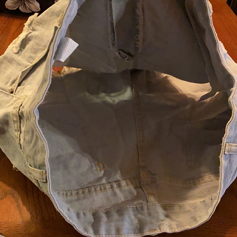 Women’s cutoff shorts - Picture 5 of 5